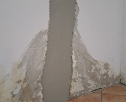 Iniezione resine elastiche su crepe finestra - Villa Estense blocco acqua