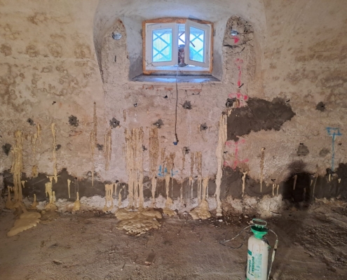 Iniezioni di resina a velo - Lavarone TN isolamento muro lato montagna