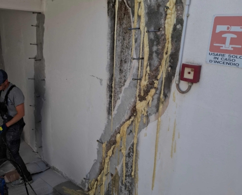 Iniezioni resina e blocco acqua - Scorzè fessure locale interrato condominio